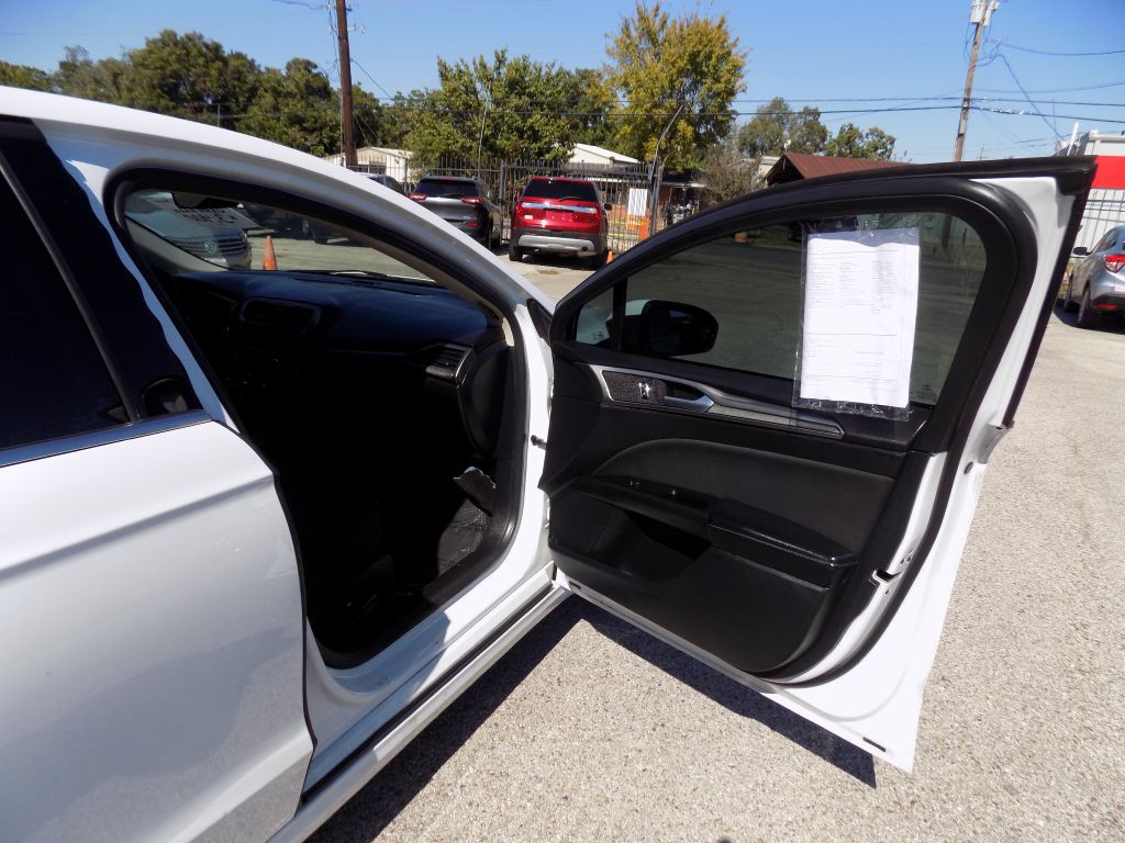 2017 Ford Fusion Image 13