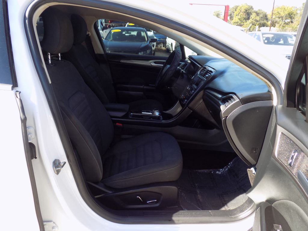 2017 Ford Fusion Image 14