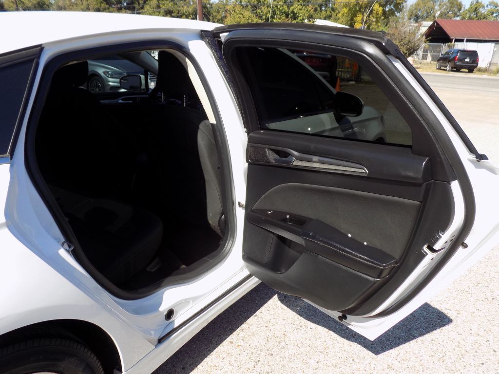 2017 Ford Fusion Image 15