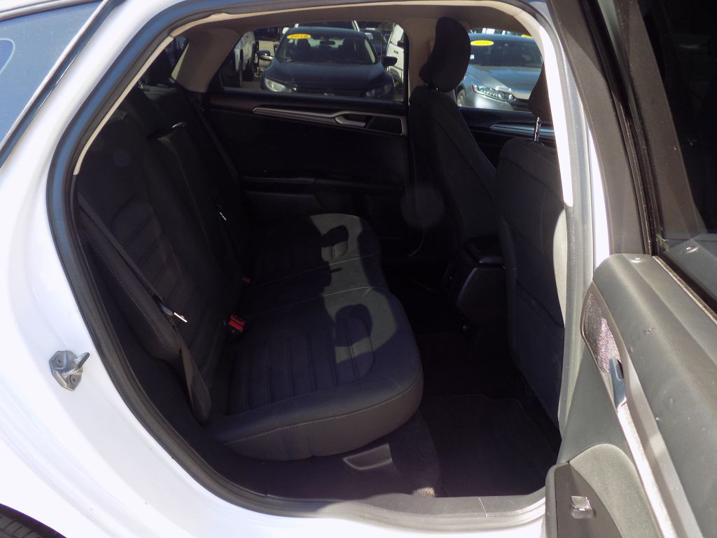 2017 Ford Fusion Image 16