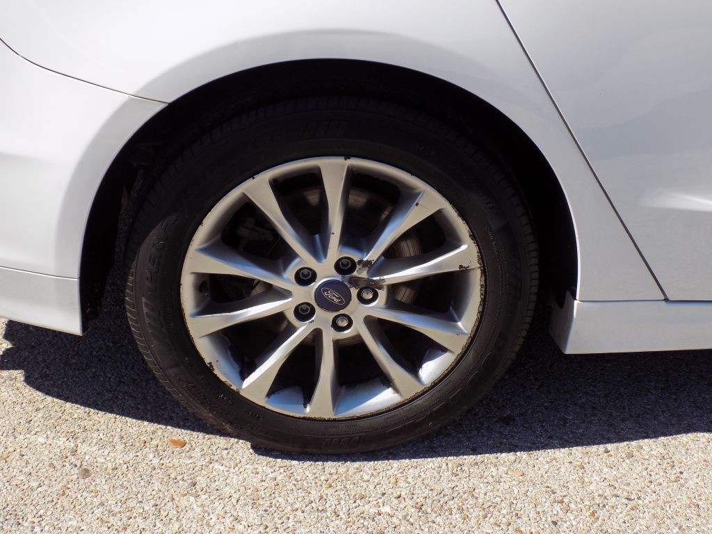 2017 Ford Fusion Image 23