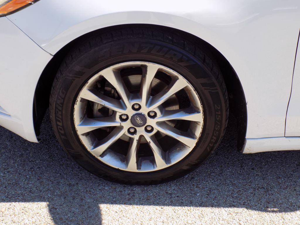 2017 Ford Fusion Image 25