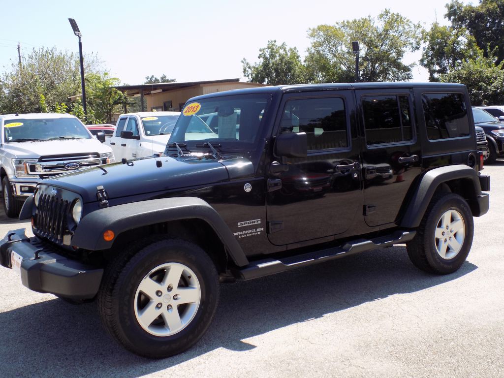 2013 Jeep Wrangler Unlimited Image 2