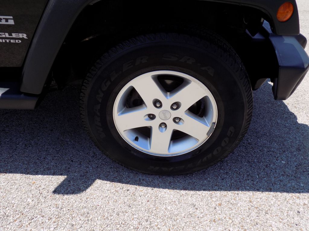 2013 Jeep Wrangler Unlimited Image 25