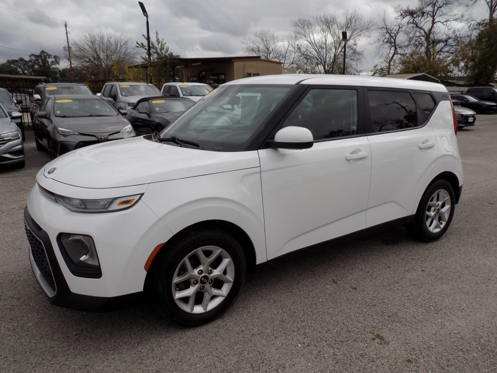 2020 Kia Soul Image 2