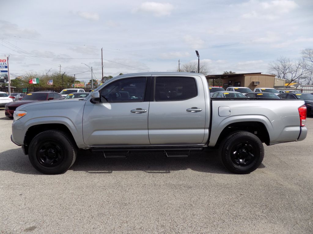 2017 Toyota Tacoma Image 3