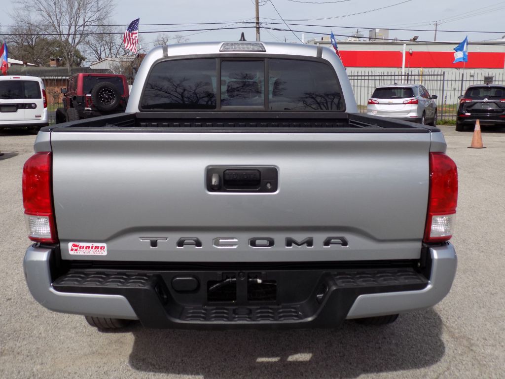 2017 Toyota Tacoma Image 5