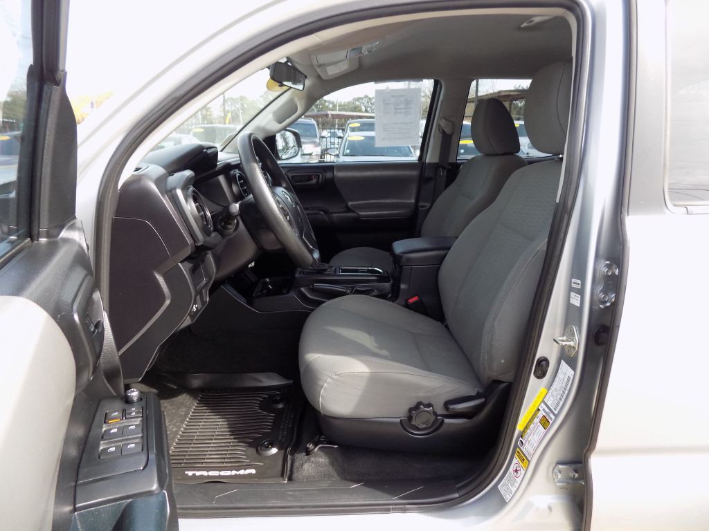 2017 Toyota Tacoma Image 13