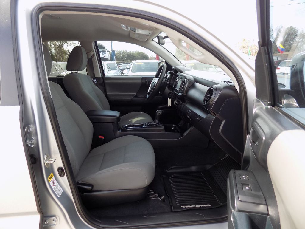 2017 Toyota Tacoma Image 15