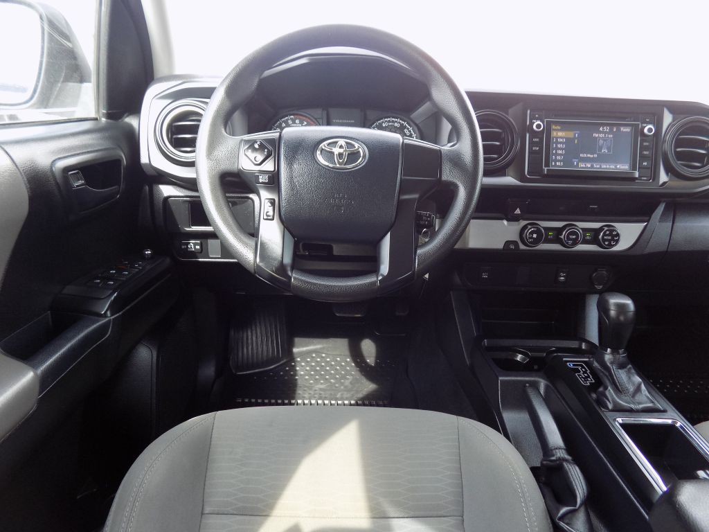 2017 Toyota Tacoma Image 20