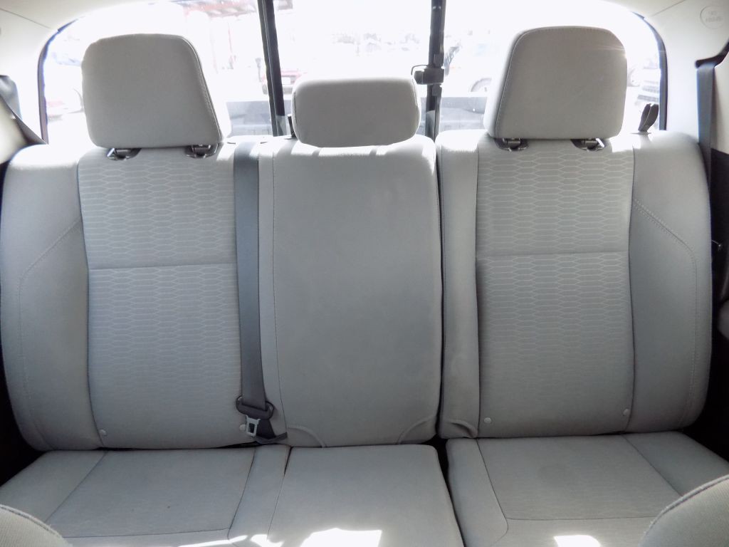 2017 Toyota Tacoma Image 22