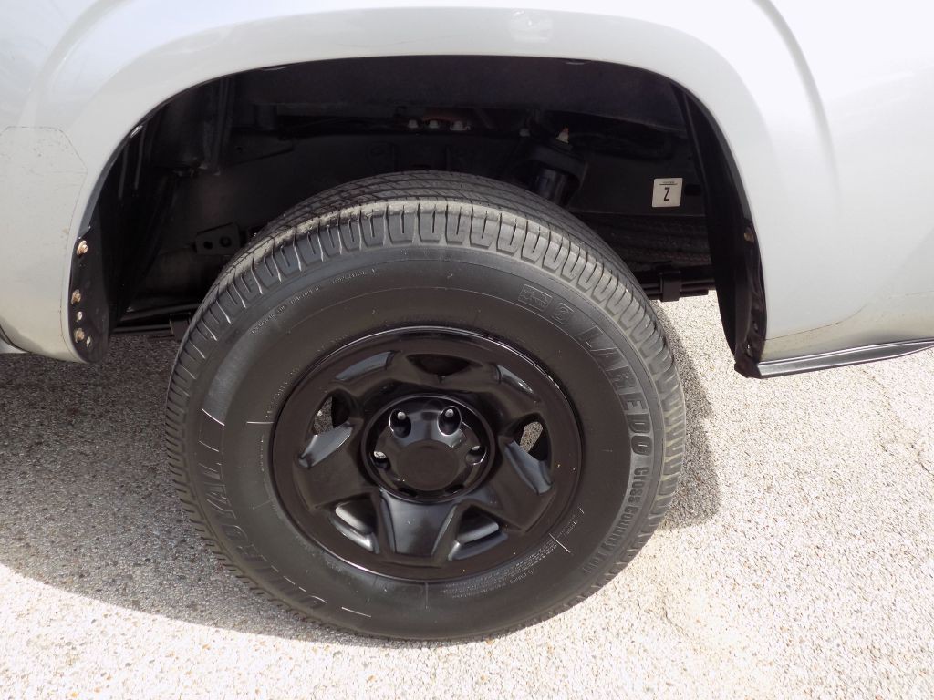 2017 Toyota Tacoma Image 26