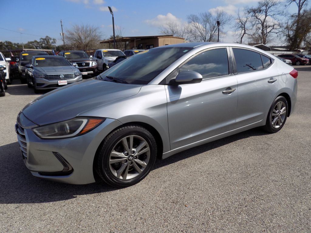 2017 Hyundai Elantra Image 2