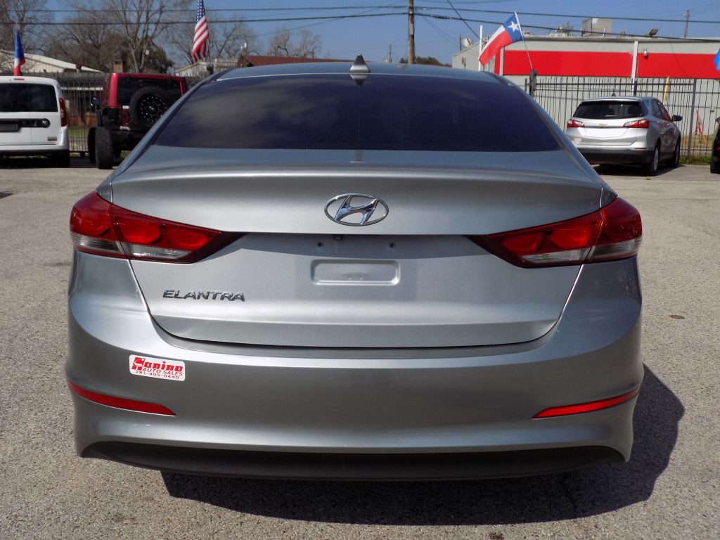 2017 Hyundai Elantra Image 5