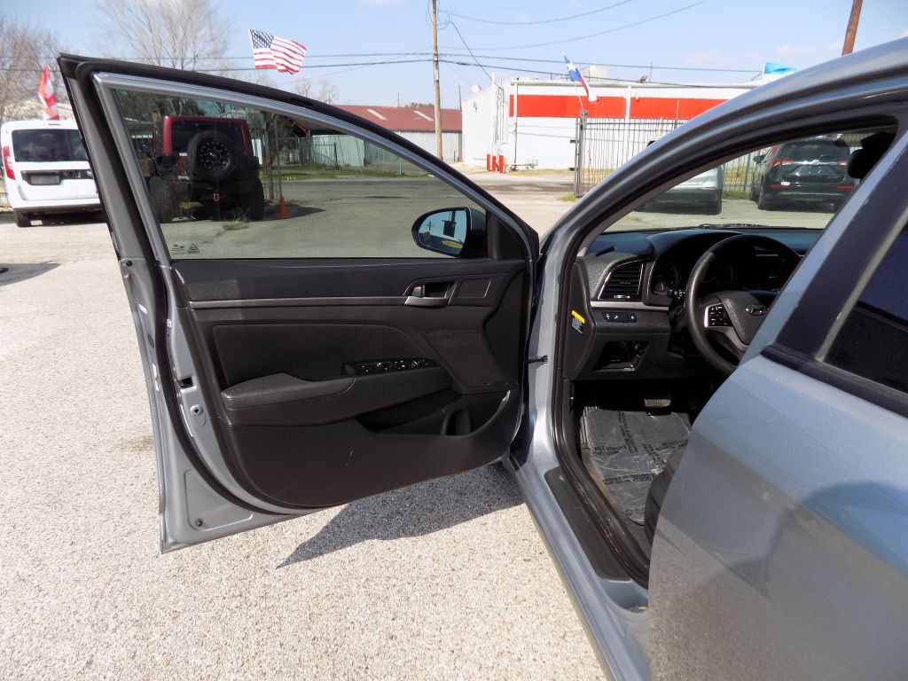 2017 Hyundai Elantra Image 9