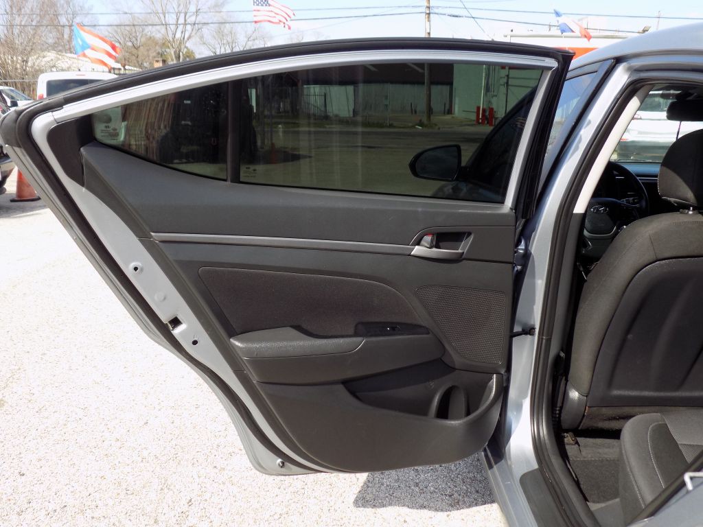 2017 Hyundai Elantra Image 10