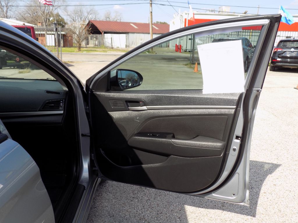 2017 Hyundai Elantra Image 11