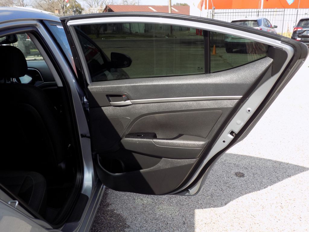 2017 Hyundai Elantra Image 12