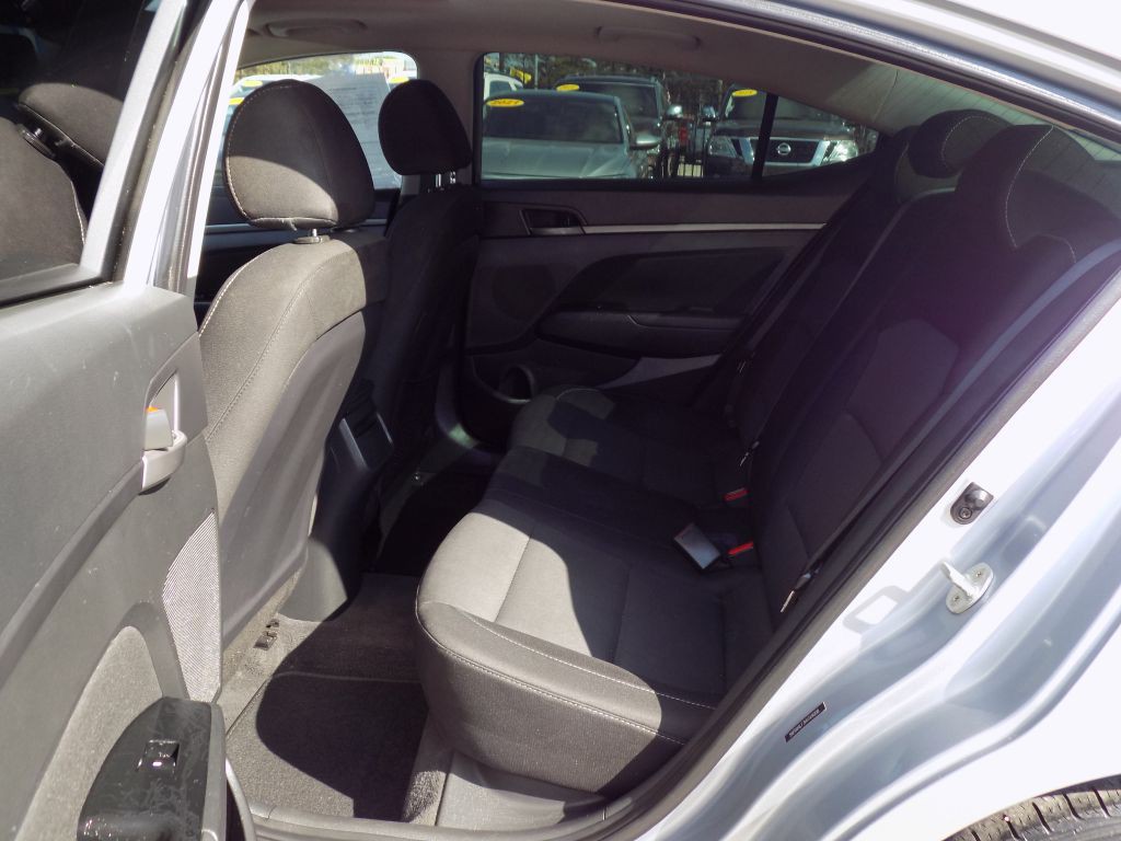 2017 Hyundai Elantra Image 14