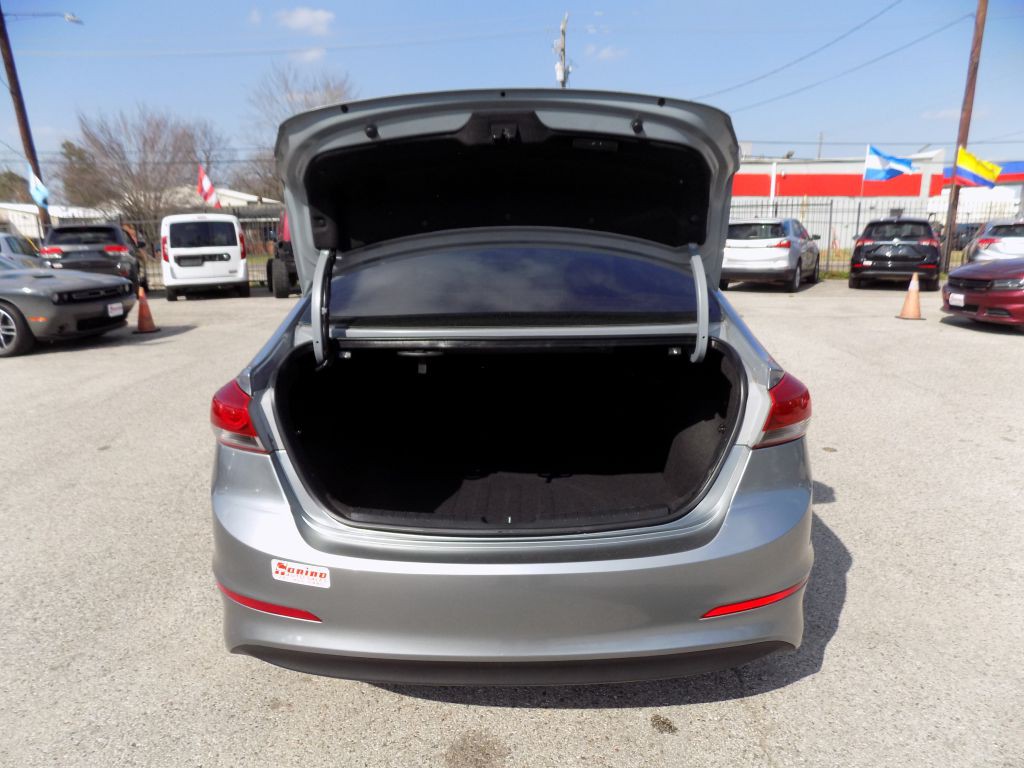 2017 Hyundai Elantra Image 17
