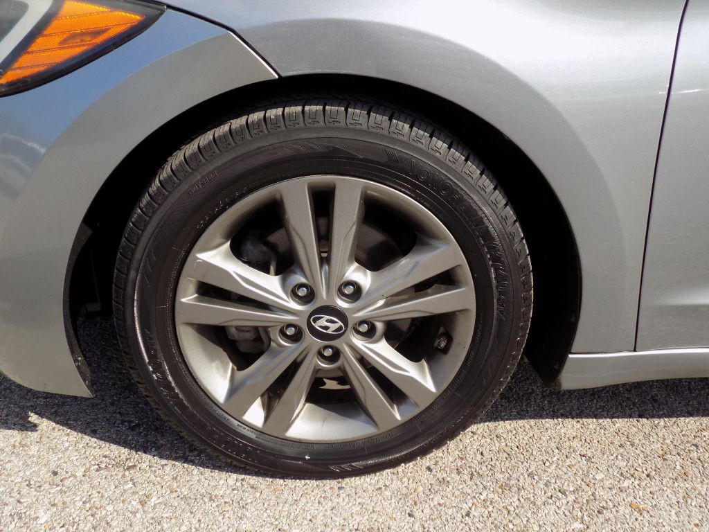 2017 Hyundai Elantra Image 30