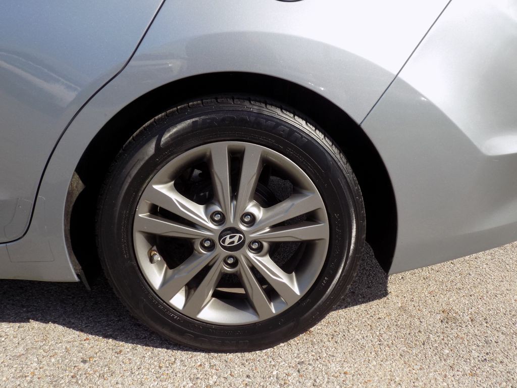 2017 Hyundai Elantra Image 31