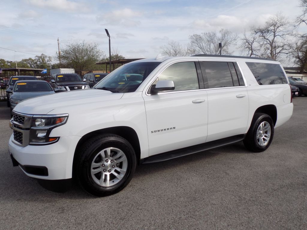 2018 Chevrolet Suburban Image 2