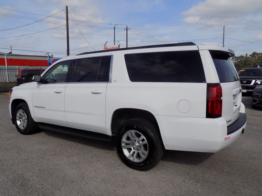 2018 Chevrolet Suburban Image 4