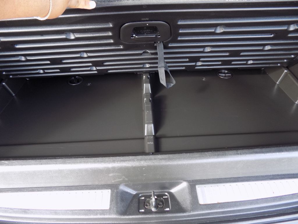 2018 Chevrolet Suburban Image 19