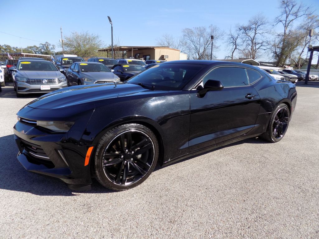 2018 Chevrolet Camaro Image 2
