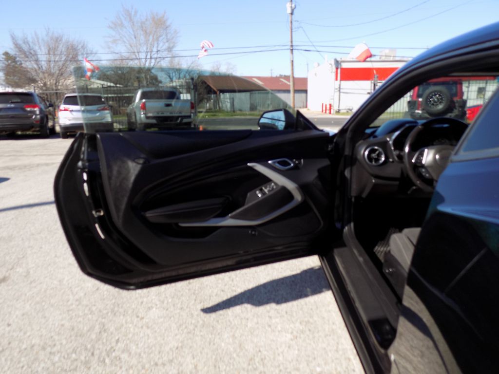 2018 Chevrolet Camaro Image 9