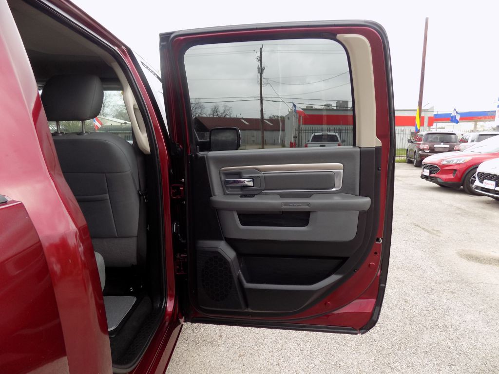 2017 RAM 1500 Image 12