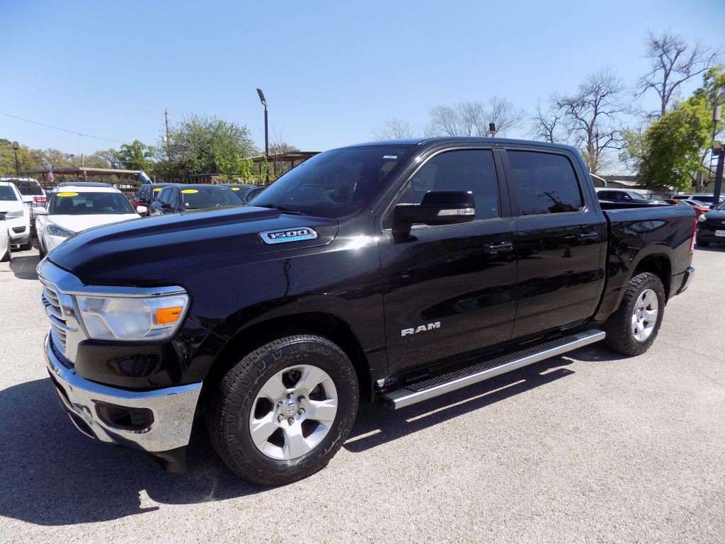 2022 RAM 1500 Image 2