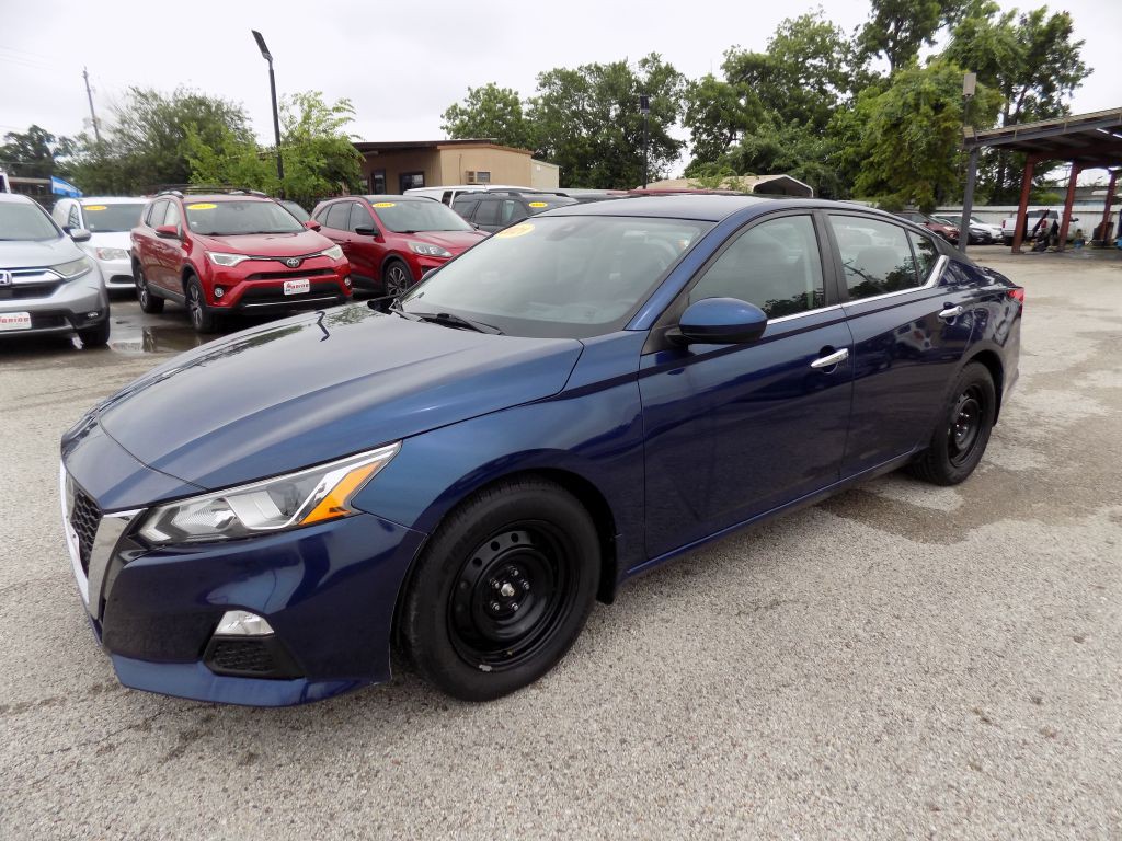 2021 Nissan Altima Image 2