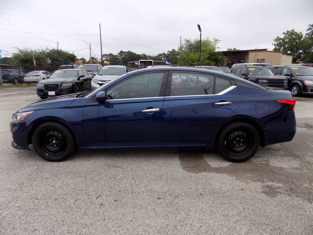 2021 Nissan Altima Image 3