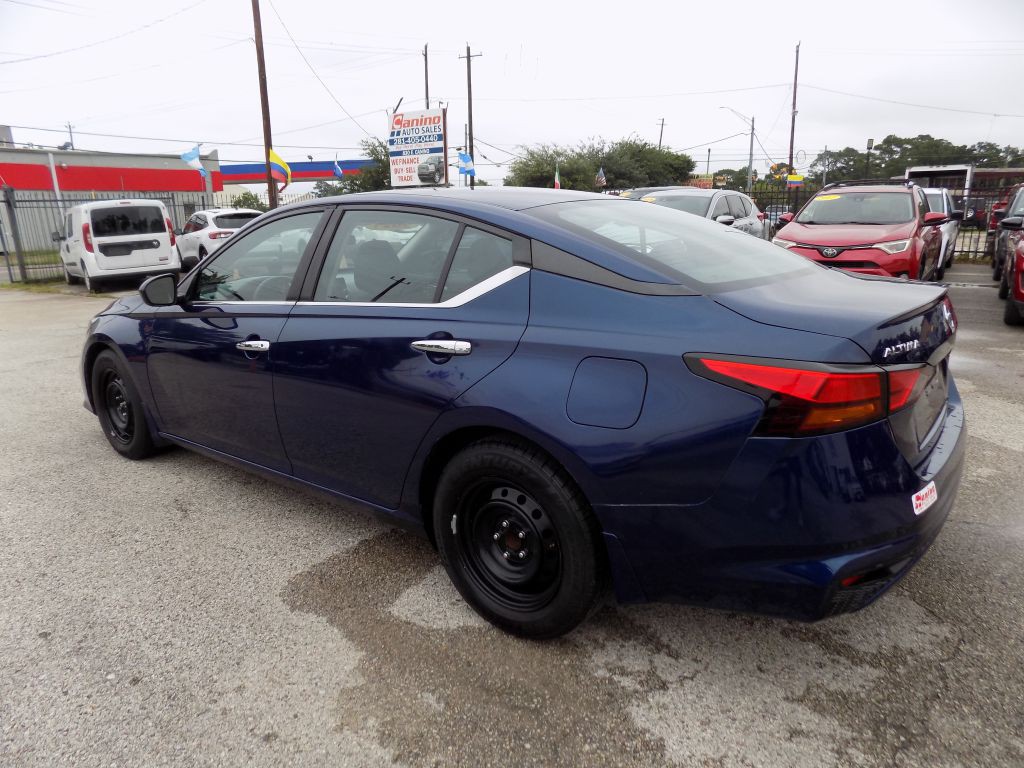 2021 Nissan Altima Image 4
