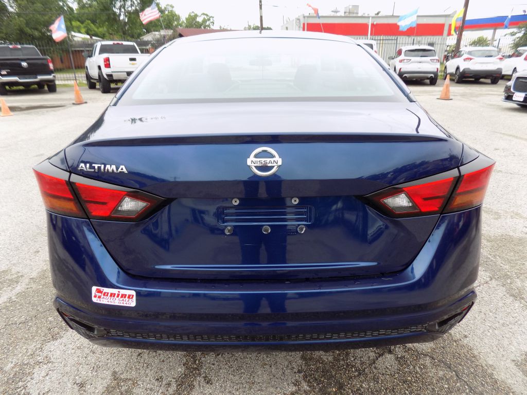 2021 Nissan Altima Image 5