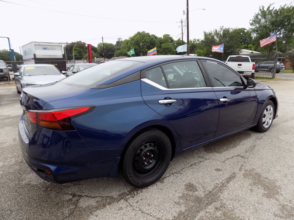 2021 Nissan Altima Image 6