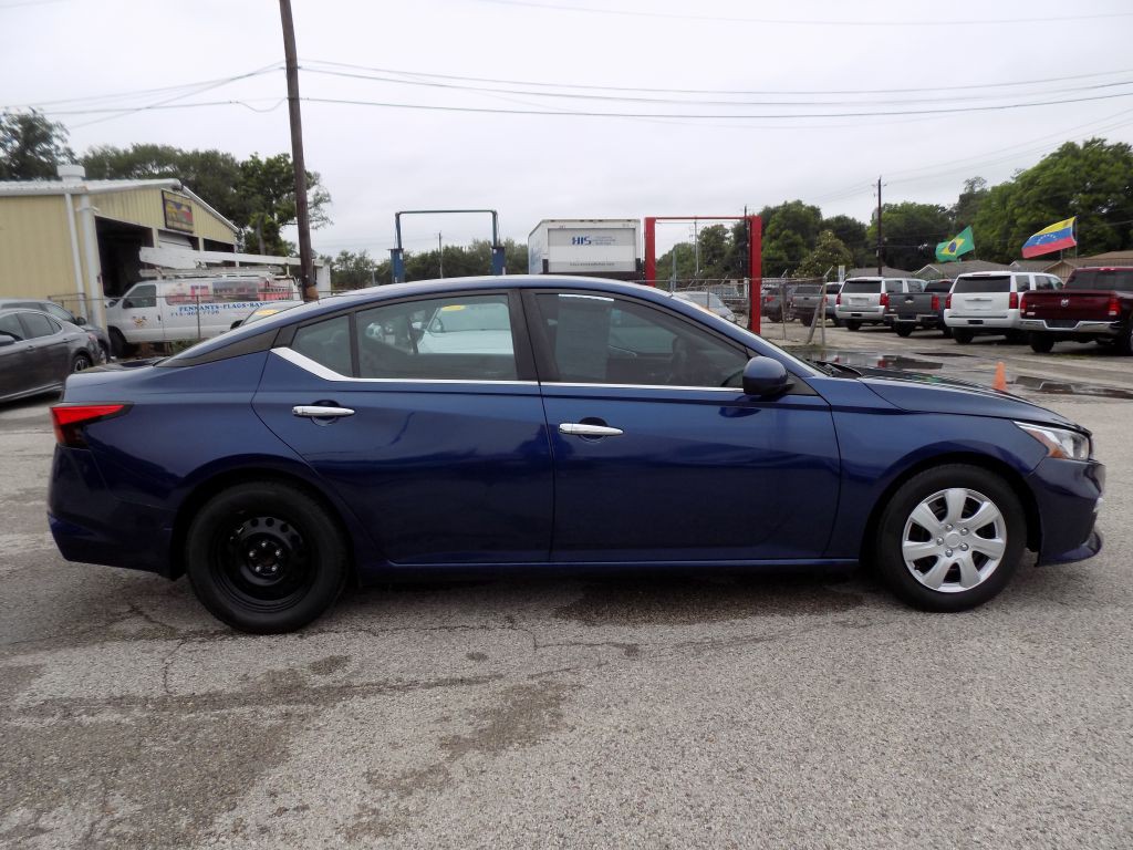 2021 Nissan Altima Image 7