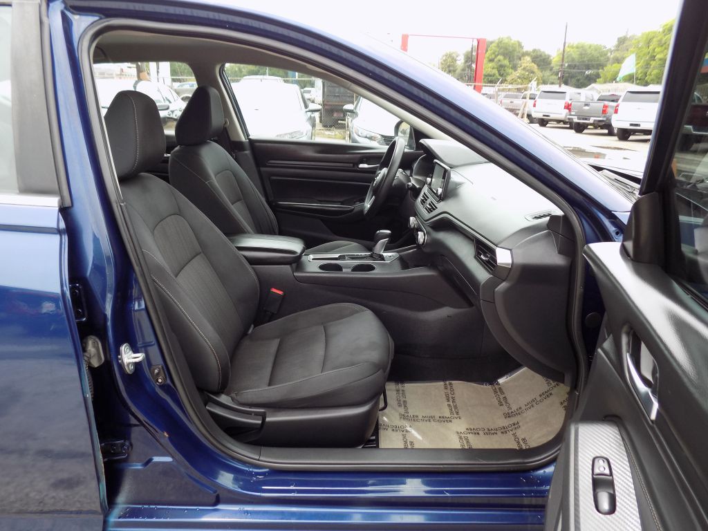 2021 Nissan Altima Image 15