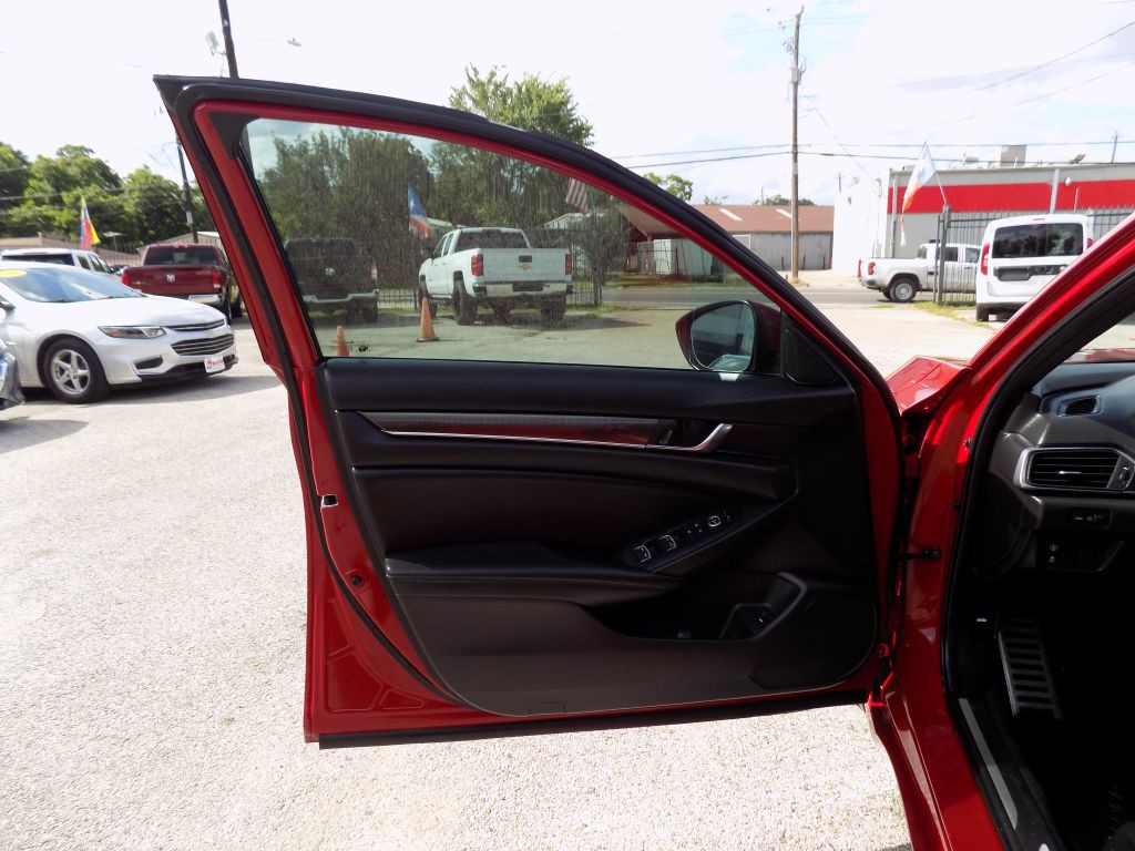 2019 Honda Accord Image 9