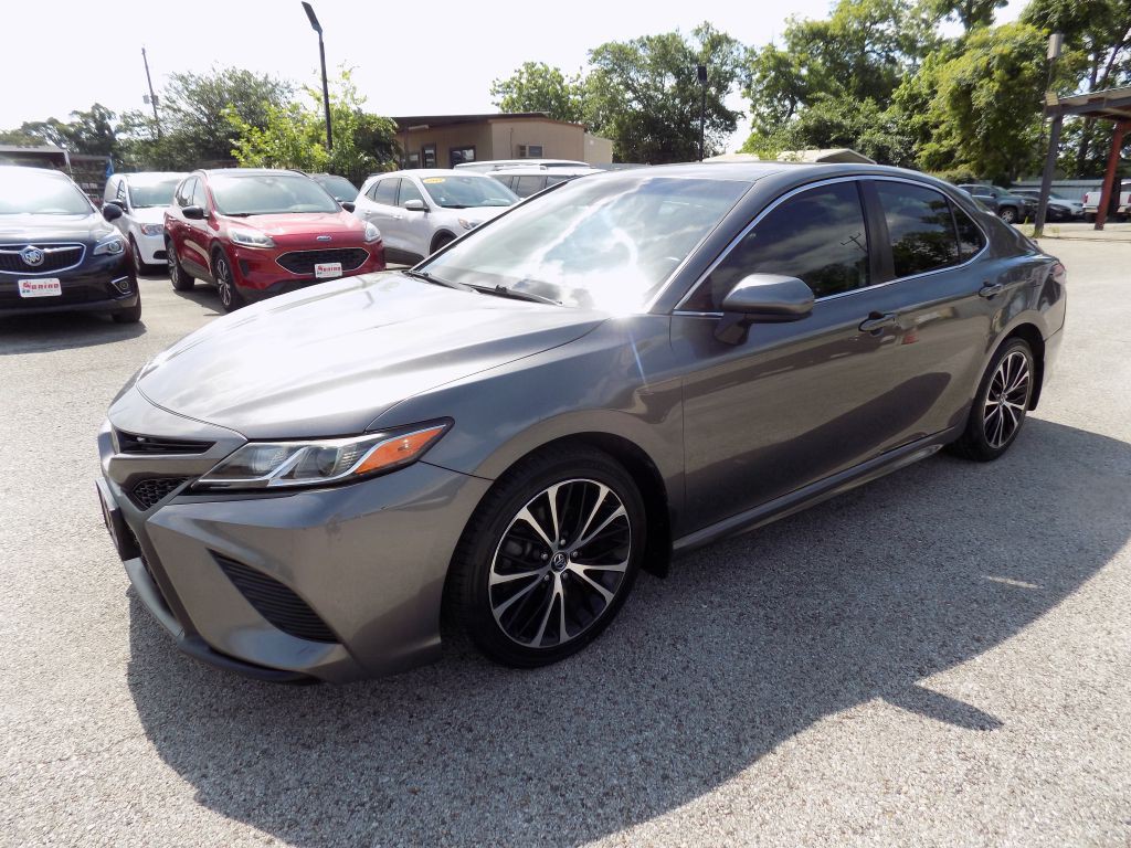 2018 Toyota Camry Image 2