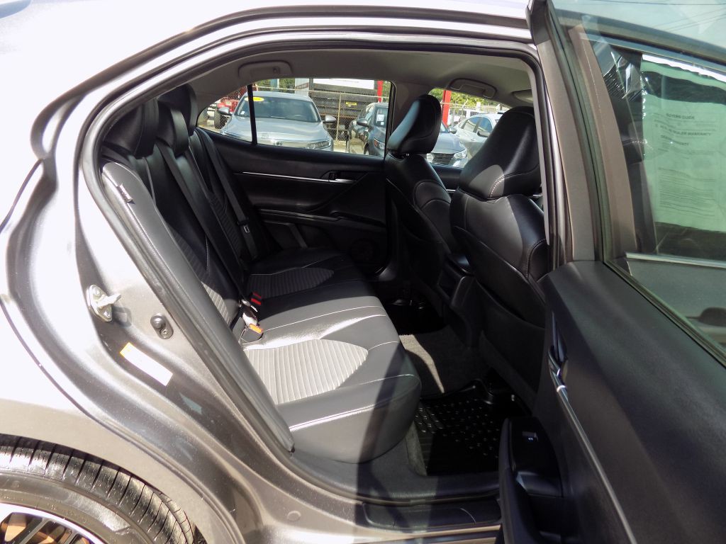 2018 Toyota Camry Image 16