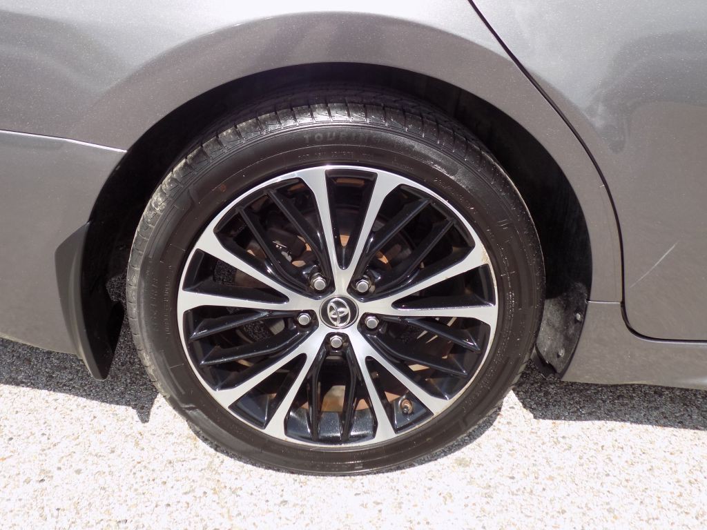 2018 Toyota Camry Image 24