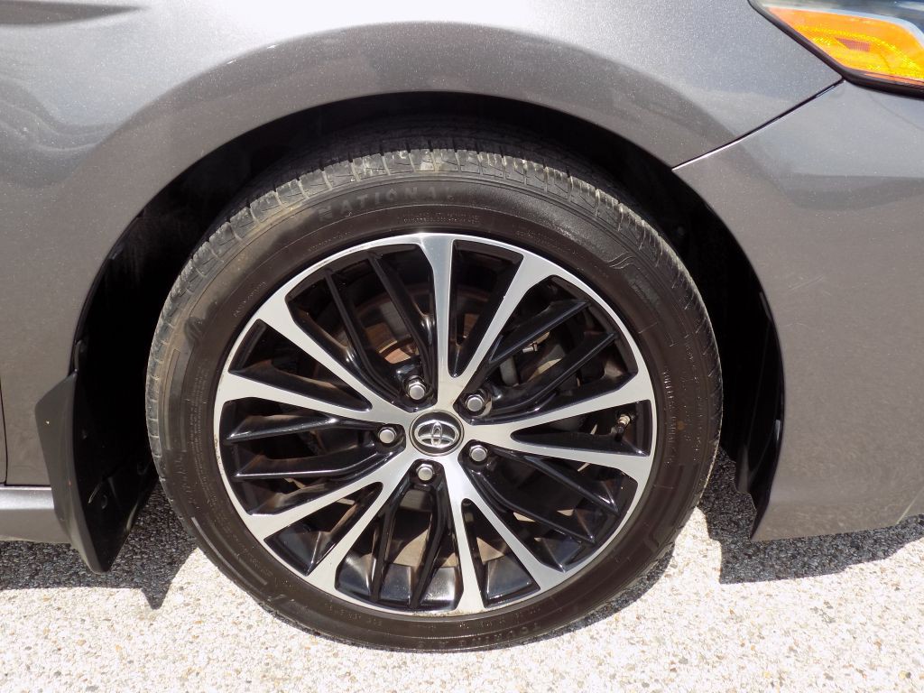 2018 Toyota Camry Image 25