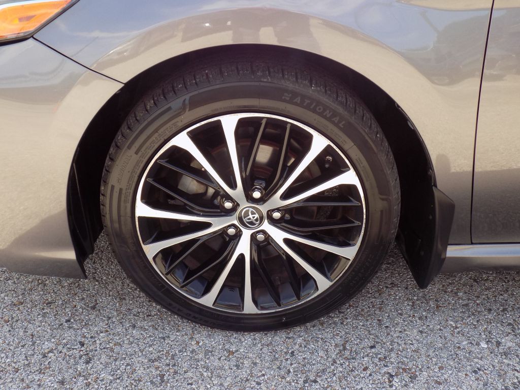 2018 Toyota Camry Image 26
