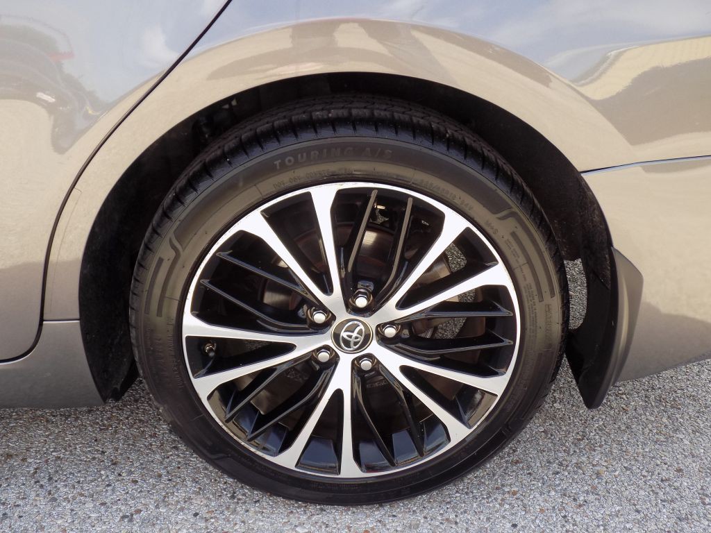 2018 Toyota Camry Image 27
