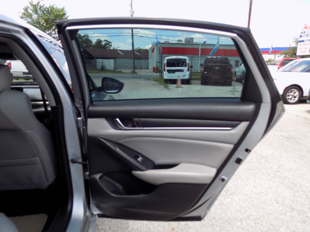 2018 Honda Accord Image 12