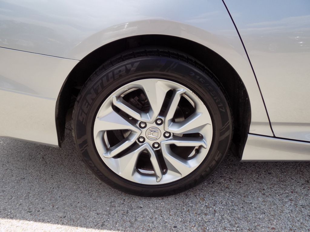 2018 Honda Accord Image 24
