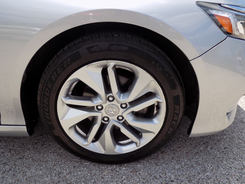 2018 Honda Accord Image 25